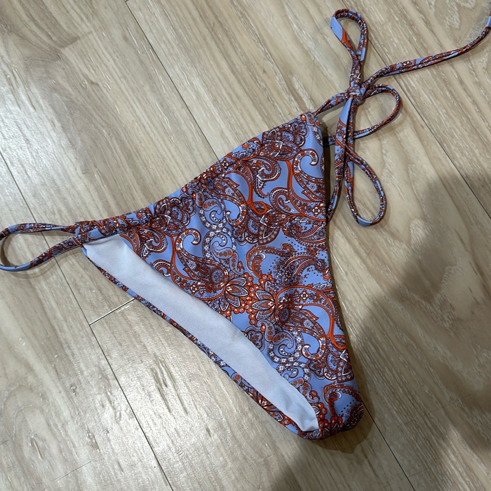 NWOT bikini bottoms size L